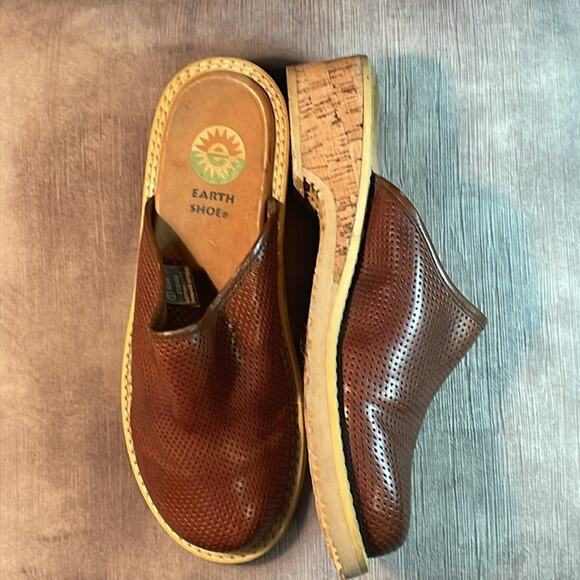 Earth Shoe Carmel Leather Slide-in. 9 - Picture 5 of 5